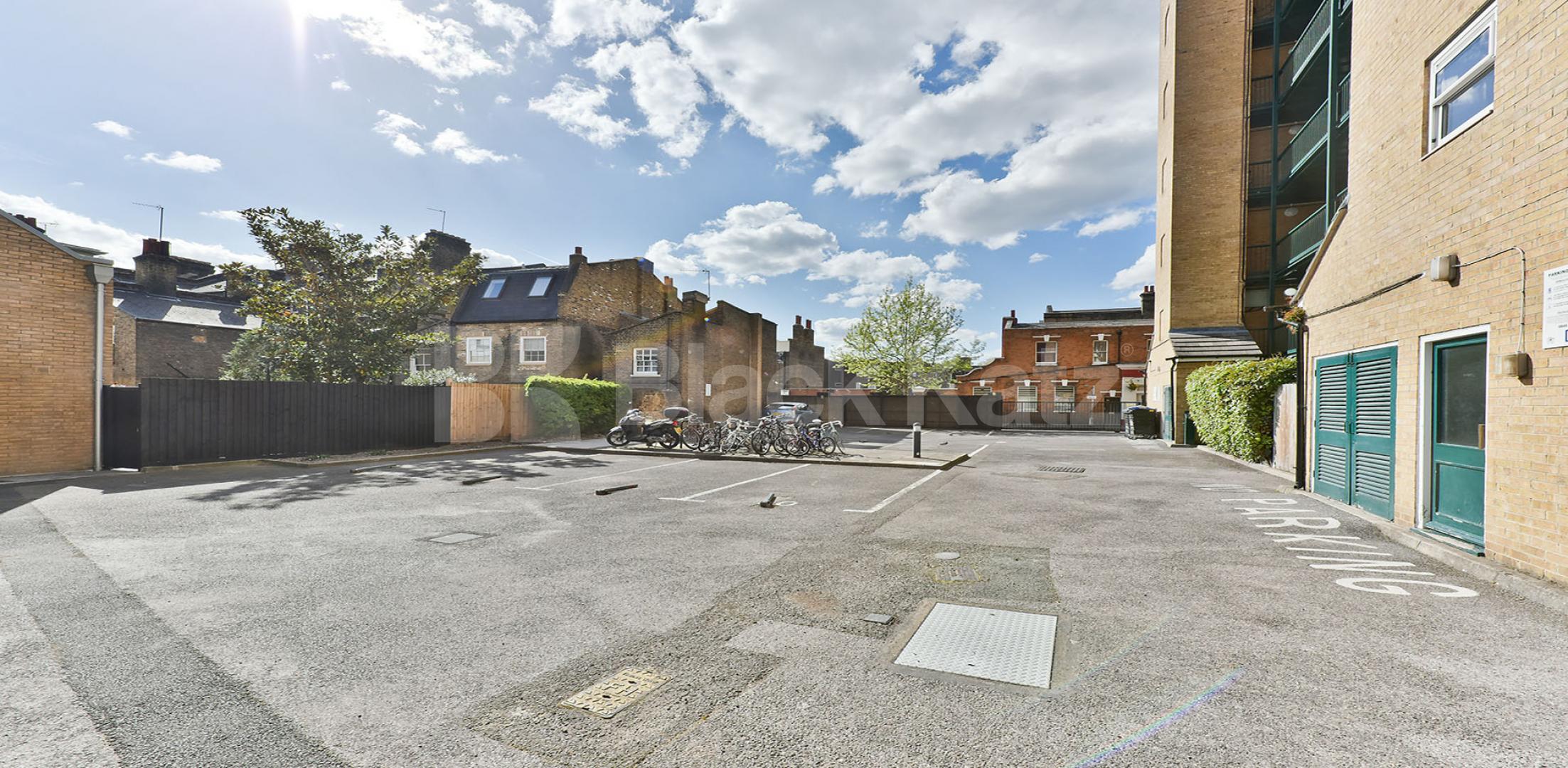 			LET , 1 Bedroom, 1 bath, 1 reception Apartment			 St.Georges Road., Lambeth North